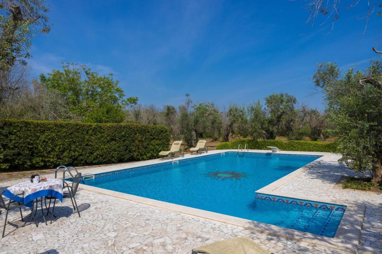 Casa Ulmi Con Piscina Panzió Uggiano la Chiesa Kültér fotó